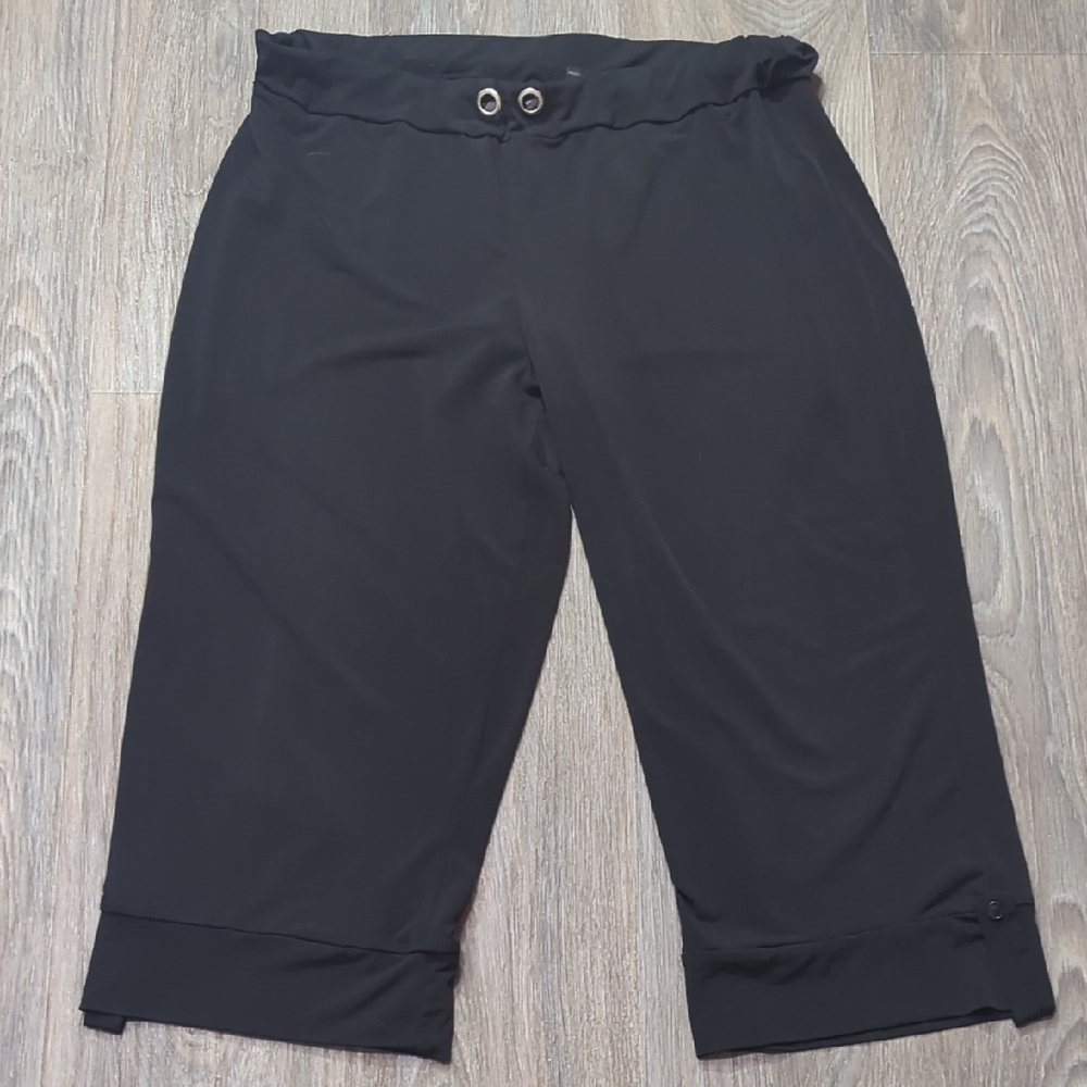 ❤️5/$25 Women's Black Cropped Pants